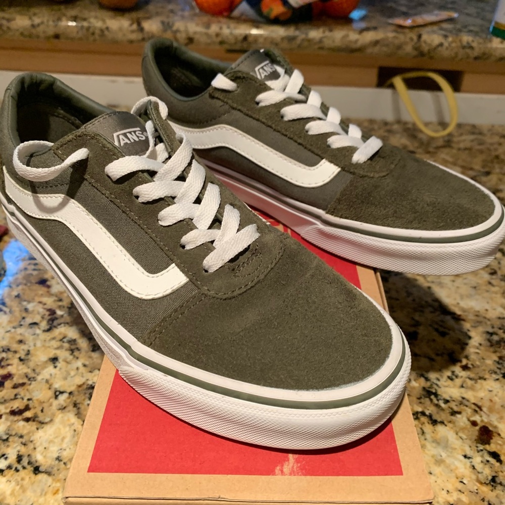Women’s Old Skool Suede Olive Vans